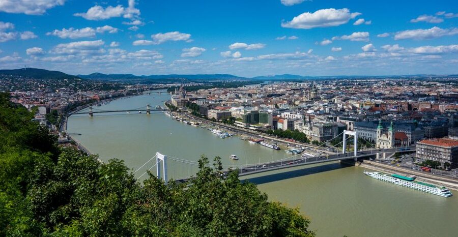 Budapest: Private Walking Tour of City with Spanish Guide - Key things that make this Budapest tour worth your time