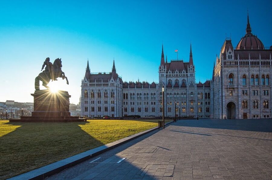 Budapest: Private Walking Tour of City with Spanish Guide - What you are really buying: a private walk with room to breathe
