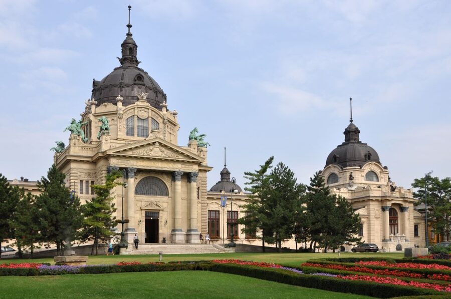 Budapest: Private Walking Tour of City with Spanish Guide - Ending where you want: turning the tour into extra time