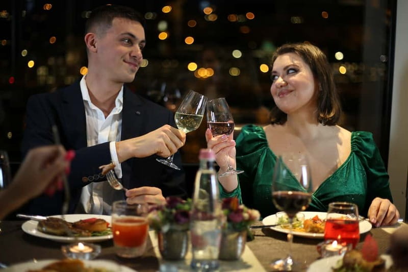 Budapest: Prosecco Dinner Cruise with Live Music - What’s included on the cruise: Prosecco welcome, 4 courses, and live music