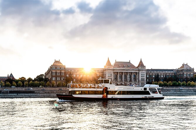 Budapest River Cruise with 1 Free Tokaj Frizzante and Audio Guide - The 1-Hour Route: What You See Along the Danube