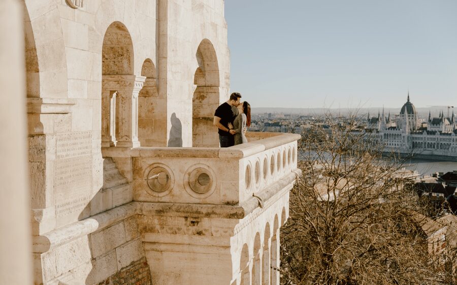 Budapest: romantic photoshoot at Buda's iconic sightseeings - Should you book it?