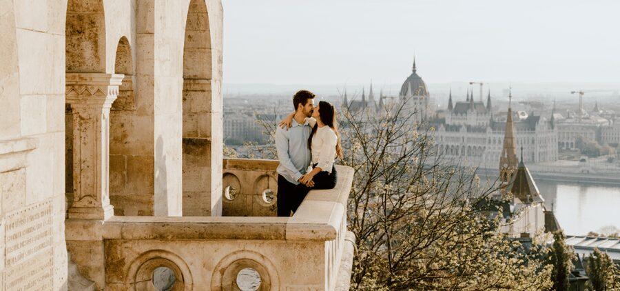 Budapest: romantic photoshoot at Buda's iconic sightseeings - What you get afterward: 40 edited photos in 2 to 5 days