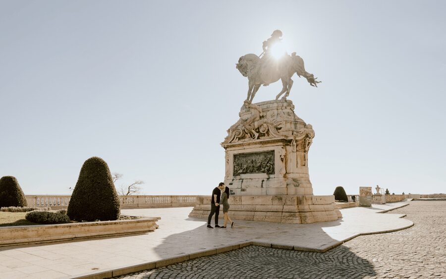 Budapest: romantic photoshoot at Buda's iconic sightseeings - Day-of logistics that actually affect your results
