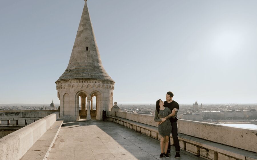 Budapest: romantic photoshoot at Buda's iconic sightseeings - Who this couples photoshoot suits best