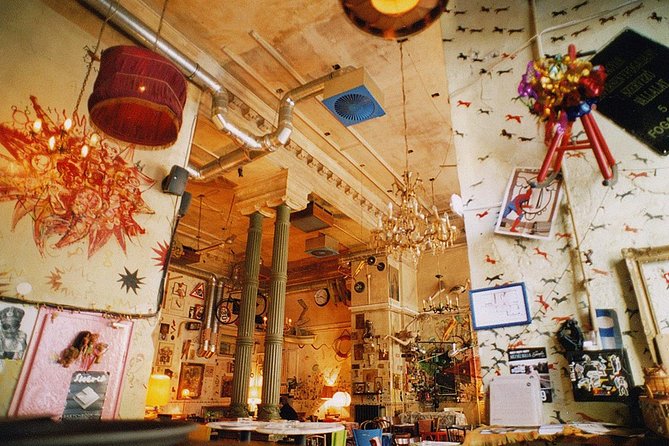 Budapest Ruin Bars Evening Walking Tour with Drinks & Street Food - Drinks, Snacks, and Getting Value From the Price