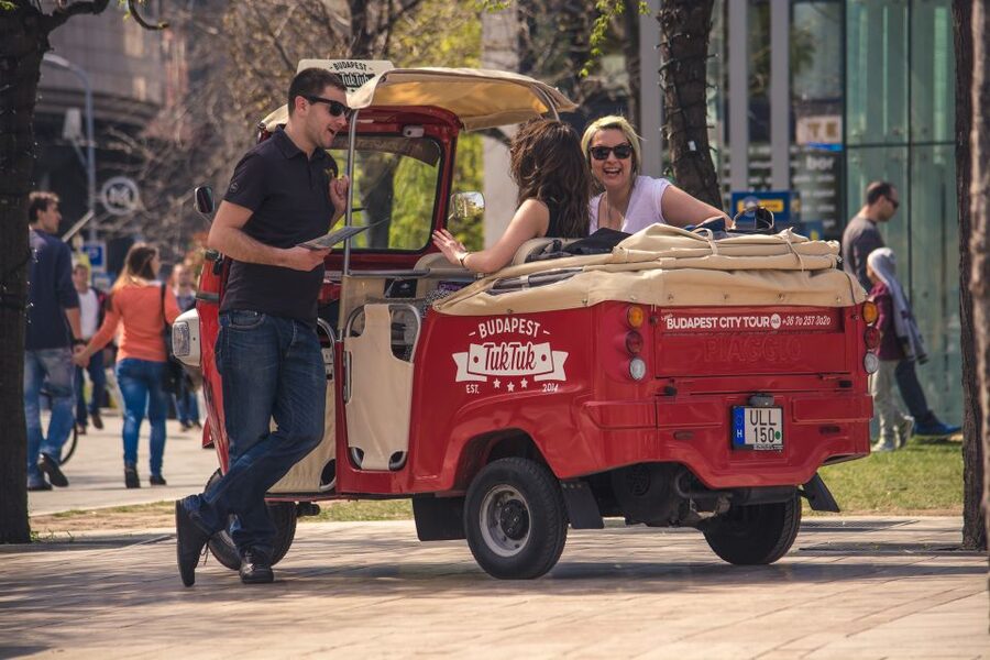 Budapest: Scenic Tuk Tuk Tour - Why a tuk tuk is a smart way to start Budapest