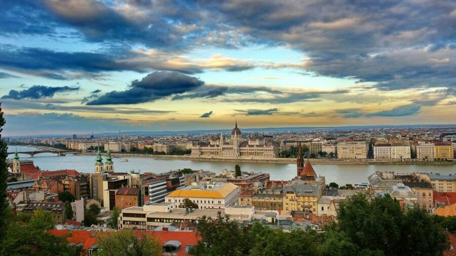 Budapest: Sightseeing Cruise on the Danube - The route, stop by stop: Parliament to Gellért Hill