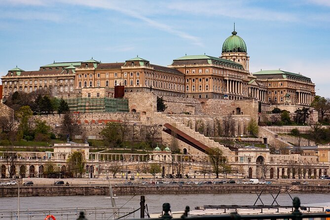 Budapest Sightseeing with Drink Included - Crowds, photos, and the reality of deck layout