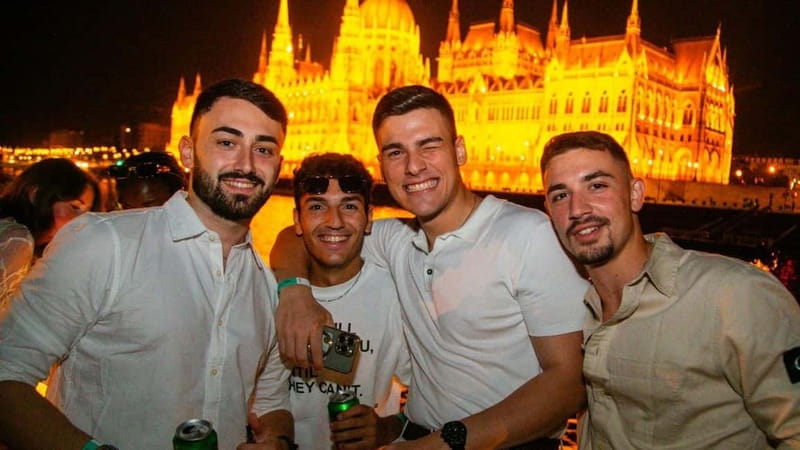 Budapest: Sip & Sail Danube Cruise with Unlimited Beer - Comfort, Music, and the Party-Light Atmosphere