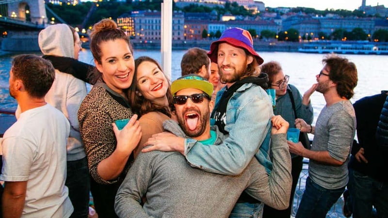 Budapest: Sip & Sail Danube Cruise with Unlimited Beer - Small Timing and Weather Notes That Can Make or Break the Evening