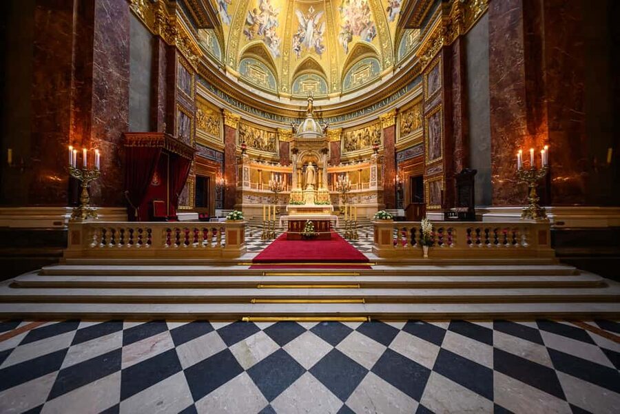Budapest: St. Stephen's Basilica Entry with Terrace Option - Entering the Main Church Hall at Your Own Pace