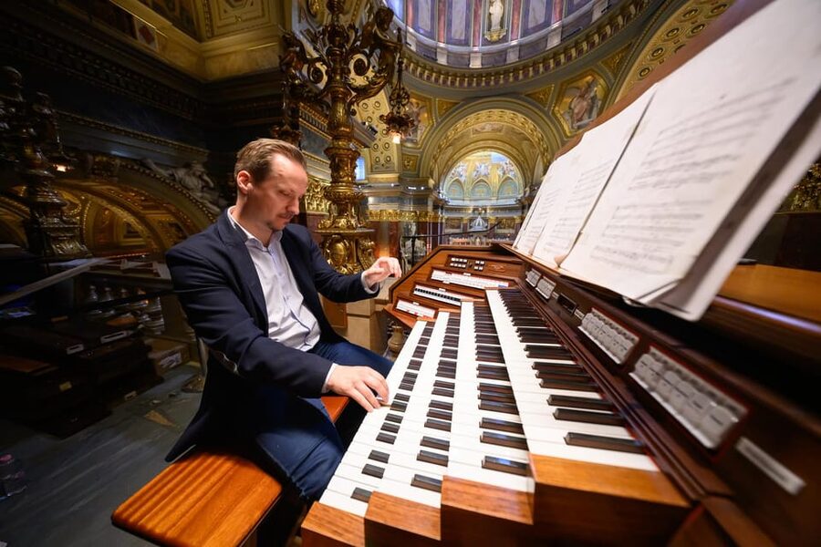Budapest: St.Stephen's Basilica Grand Organ Concert Tickets - The organist talk: why the console explanation is the secret sauce
