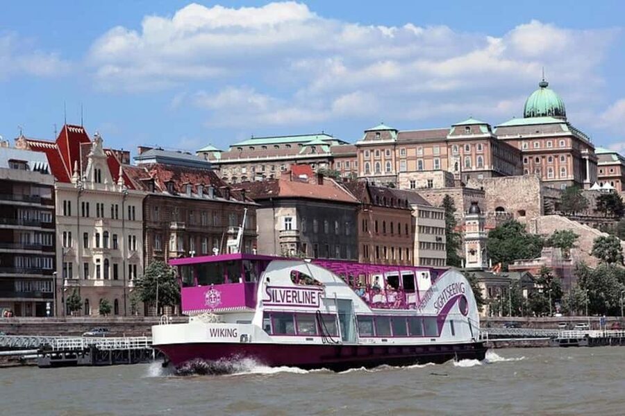 Budapest: Sunset Cruise with 2 Cocktails - The onboard setup: upper deck views vs. a heated lower deck