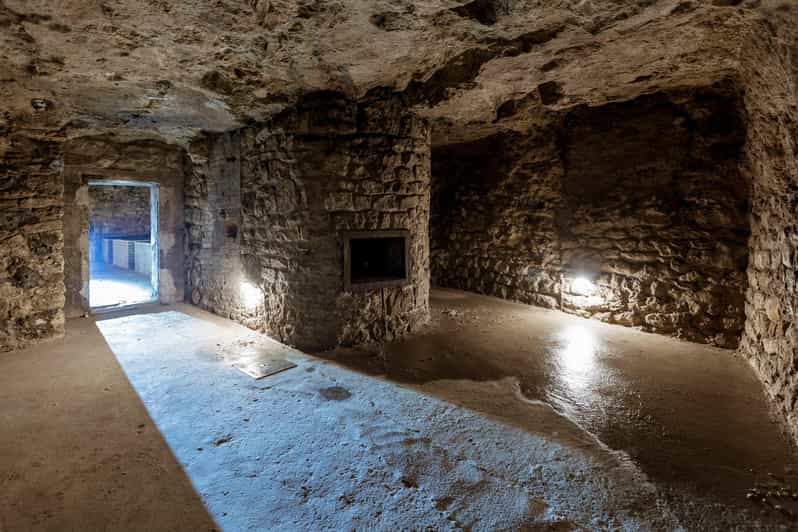 Budapest: The WWII Siege of Buda Castle & Bomb Shelter Tour - The Underground Bomb Shelter Story: Christmas Eve 1944 and the 52-Day Siege