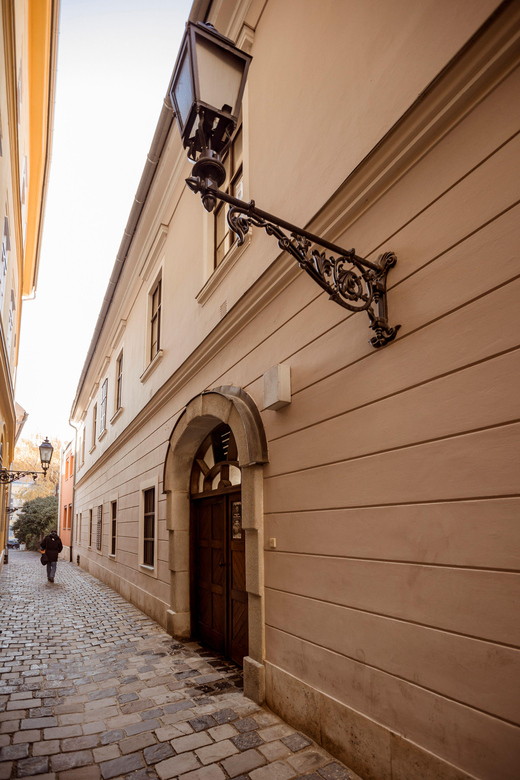 Budapest: The WWII Siege of Buda Castle & Bomb Shelter Tour - Above Castle Hill: Úri Street, Lovas Way, and Siege Clues in Place