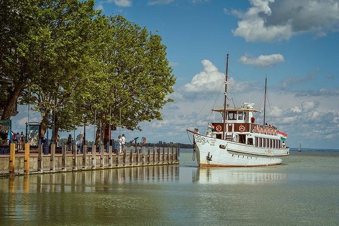 Budapest to Lake Balaton and Porcelain Museum Private Day Tour - Csopak lunch at a traditional csárda: where the meal is the point