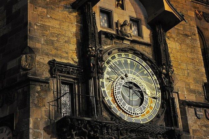 Budapest to Prague Private transfer with 2 hour sightseeing stop - Bratislava in 2 Hours: Castle Views, Timing, and Rain