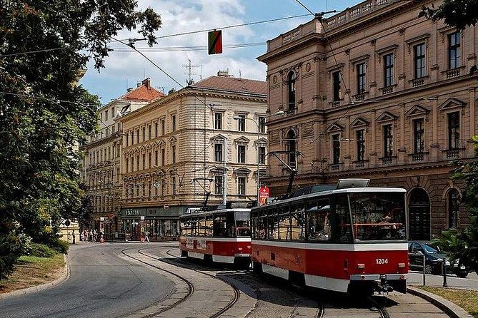 Budapest to Prague Private transfer with 2 hour sightseeing stop - Communication That Helps: Picking the Stop and Staying On Track