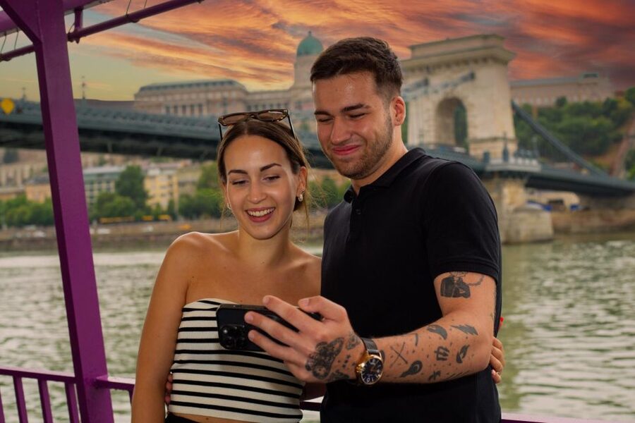 Budapest: Unlimited Prosecco and Wine Sightseeing Cruise - What the guides and onboard vibe feel like