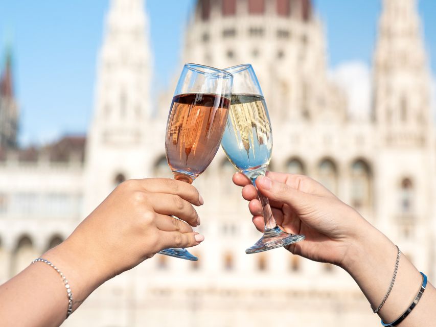 Budapest: Unlimited Prosecco, Beer and Aperol Spritz Cruise - The audio guide: useful context, but music can cover it