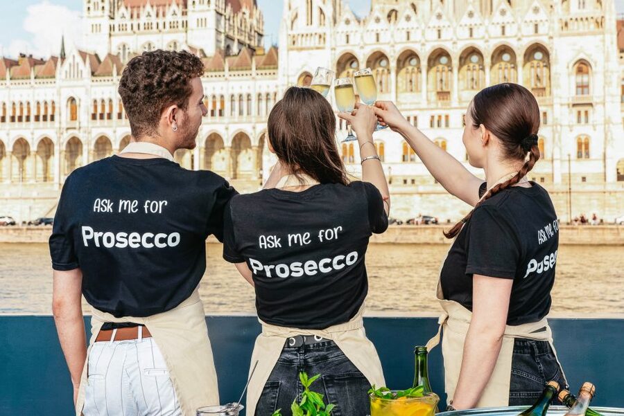 Budapest: Unlimited Prosecco, Beer and Aperol Spritz Cruise - Optional focaccia with rosemary dips, and whether it is worth it