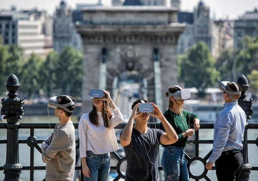 Budapest: Virtual Reality Tour in 8 Languages - Buda Castle and Royal Palace, Plus the Why Behind It