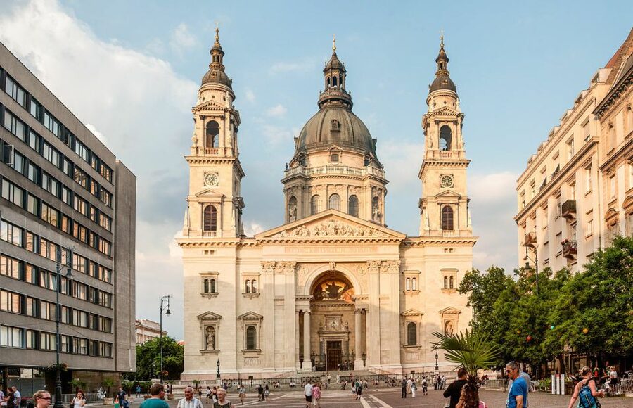 Budapest: Walking Tour in German - Matthias Church to the Best Viewpoints, Then Fisherman’s Bastion