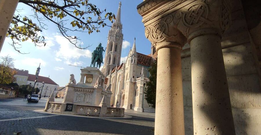 Budapest: Walking Tour in the Buda Castle District - Meeting at Vienna Gate, then getting oriented fast