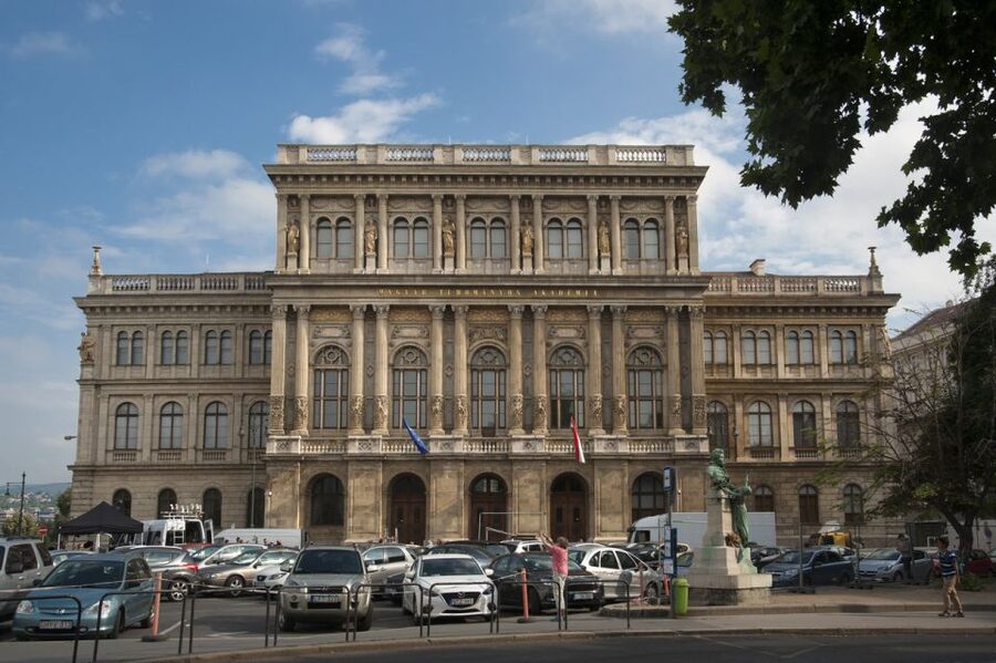 Budapest Walking Tour with a Professional Local Guide - St. Stephen’s Basilica and the Parliament exterior: faith and power in one walk