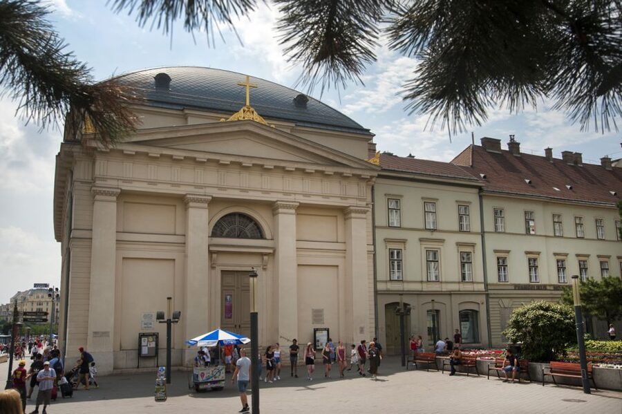 Budapest Walking Tour with a Professional Local Guide - Meeting by St. Stephen’s Basilica, the easiest place to start