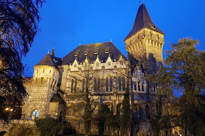 Budapest Walking Tour with Your Private Guide: 20+ Highlights - Szabadság tér and Kossuth Lajos Square: memorials, banks, embassies, and names you should know
