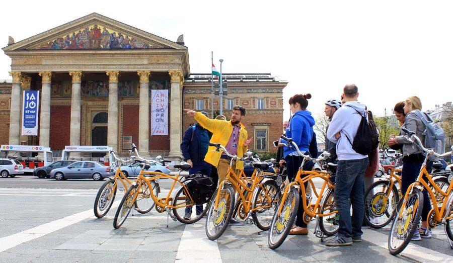 Budapest ❤️Winter Bike Tour with Coffee Stop❤️ - Andrássy Boulevard to St. Stephen’s Basilica: Budapest’s Big-Name Buildings