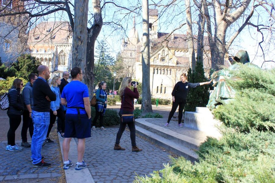 Budapest ❤️Winter Bike Tour with Coffee Stop❤️ - Parliament and the Riverbank Castle District View