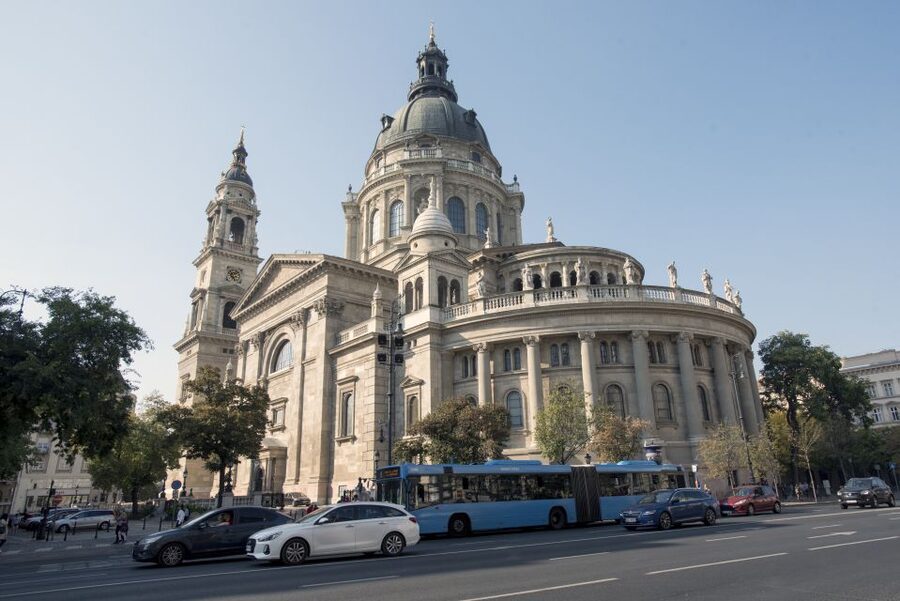 Castle District & Pest Driving Tour with Danube River Cruise - Key things to know before you go
