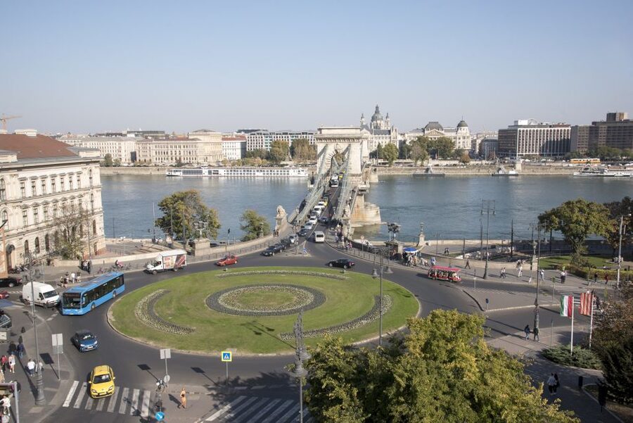Castle District & Pest Driving Tour with Danube River Cruise - The Danube cruise from Vigadó tér, Pier 7