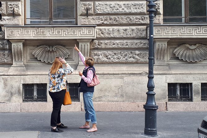 Castle district walk with legends - The surprise drink stop and why it changes the whole tour