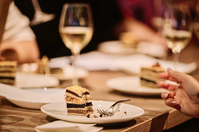 Central Budapest Food Walking Tour with Drinks Included - Key things that make this tour worth your time