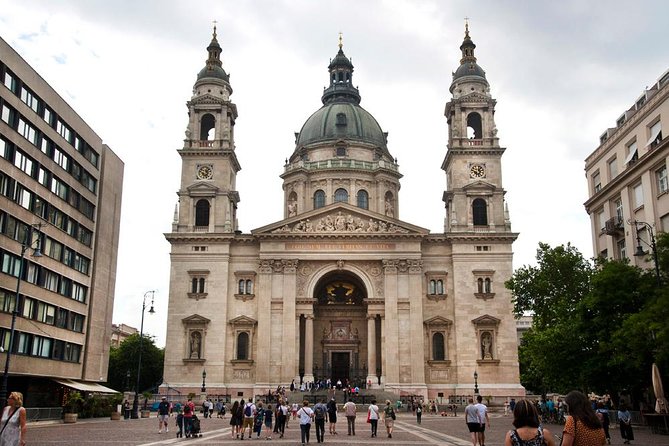 Classic Walk in Budapest - St. Stephen’s Square and the Basilica’s mummified right hand