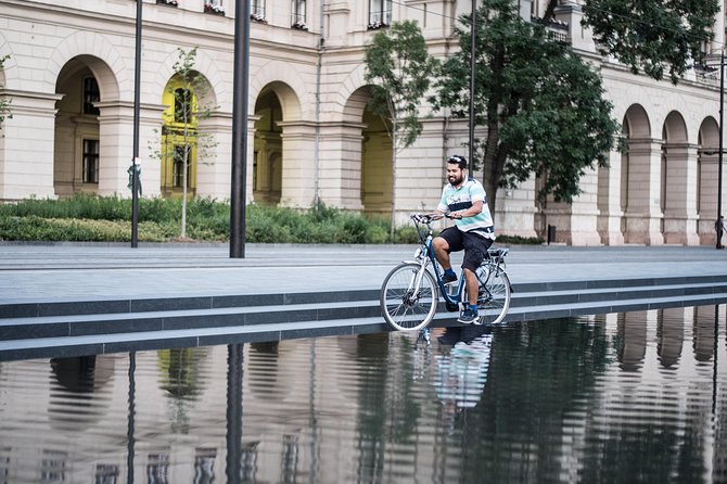 Coolest E-bike Tour in Budapest - Central Market Hall Stop: A Classic Market Feel Without Paying an Entrance Fee