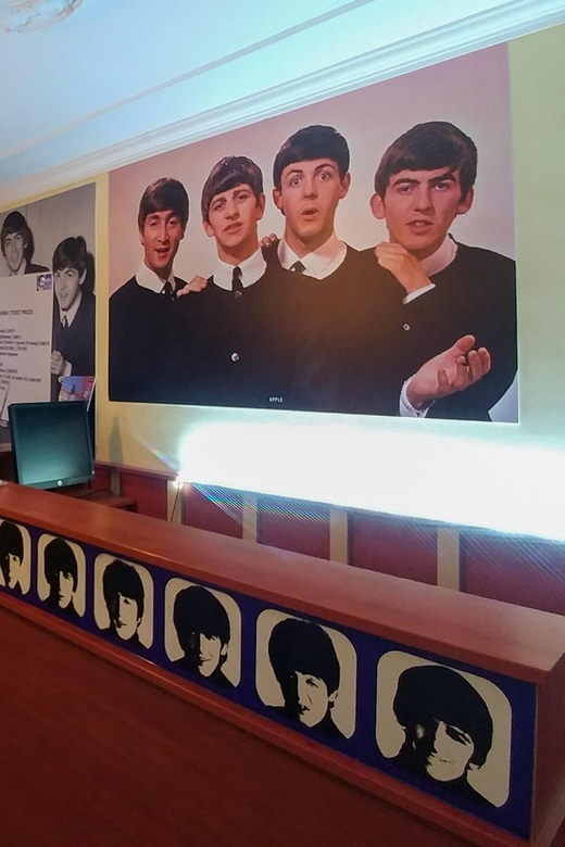 EGRI ROAD BEATLES MUSEUM - Inside the Yellow Submarine and the photo-op moments