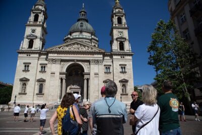 Exclusive Budapest City Tour by Luxury Car – Half Day