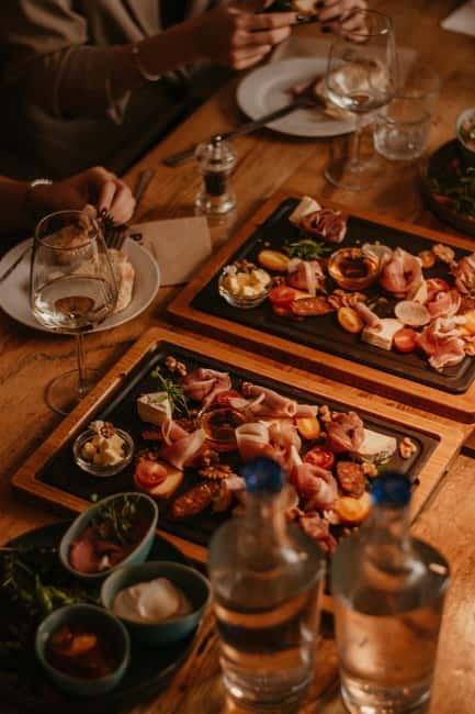 Food and Wine Tasting in Budapest by the Basilica - Your Wine Lineup: Hold & Holló, Sauska, and Friends