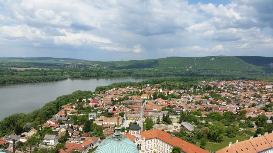 From Budapest: Danube Bend Full-Day Private Tour with Lunch - Price and value: who this makes sense for