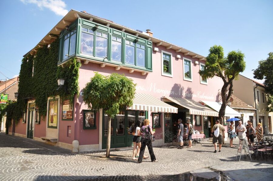 From Budapest: Szentendre Half-Day Tour - Tour guide quality and hearing the story
