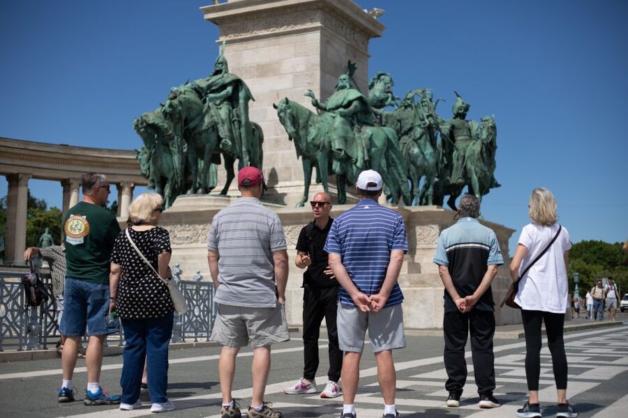 Full Day Budapest City Tour with Lunch, Wine & Dessert - Closing loop toward St. Stephen’s Basilica: why the route feels satisfying