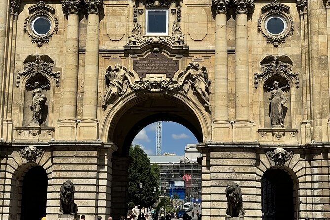 Gems of the Budapest Castle District Walking Tour - Meeting point to final stroll: from Szentháromság u. to Varkert Bazar