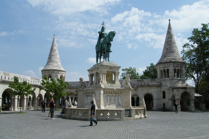 General sightseeing tour - Heroes’ Square and the Millennium Monument, where the story starts in stone
