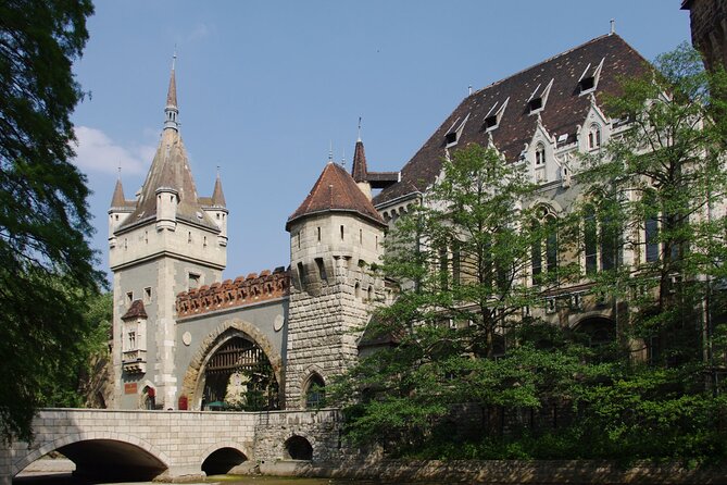 General sightseeing tour - The ride to Buda Castle and the panoramic terrace payoff