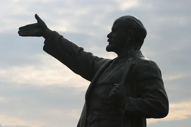 Guided Tour with Admission in Memento Park - Timing, meeting point, and how to avoid a scramble